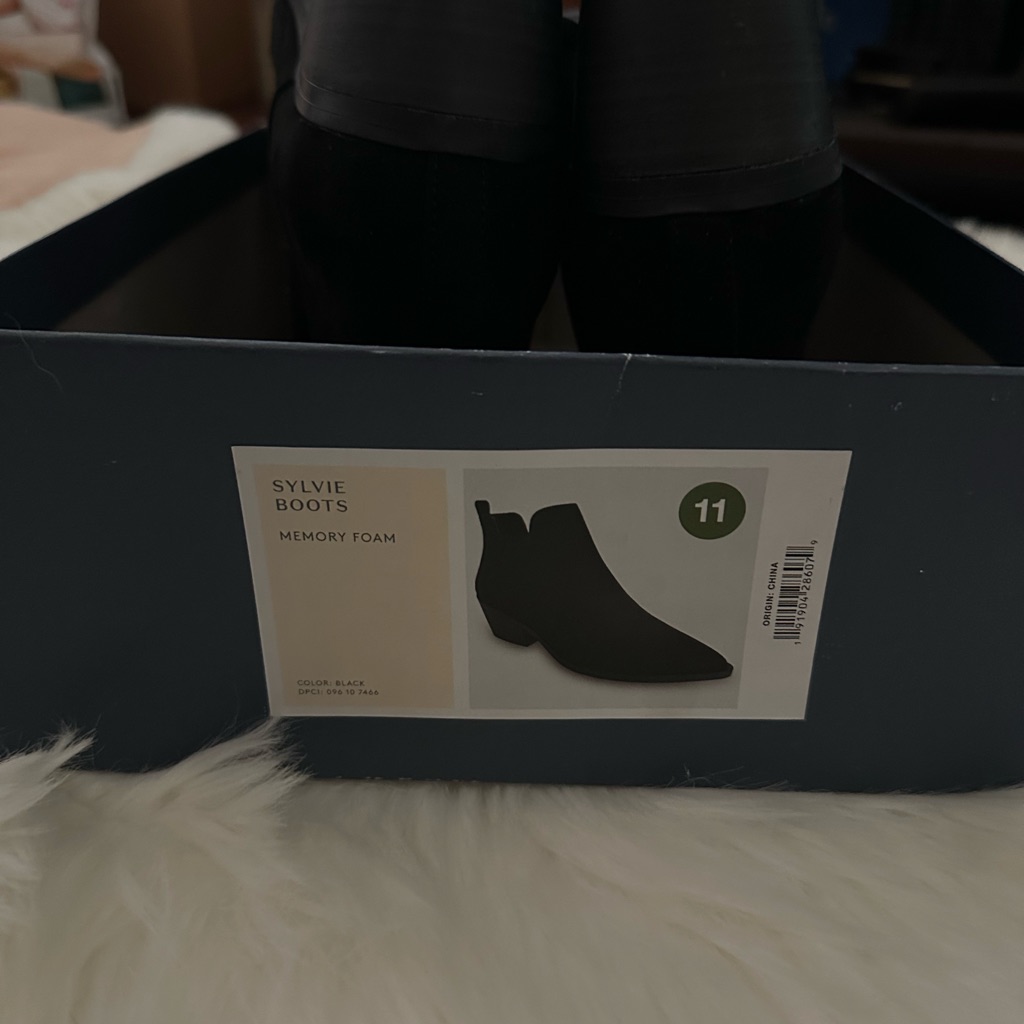 Universal Thread Black Ankle Booties Sleek Design
